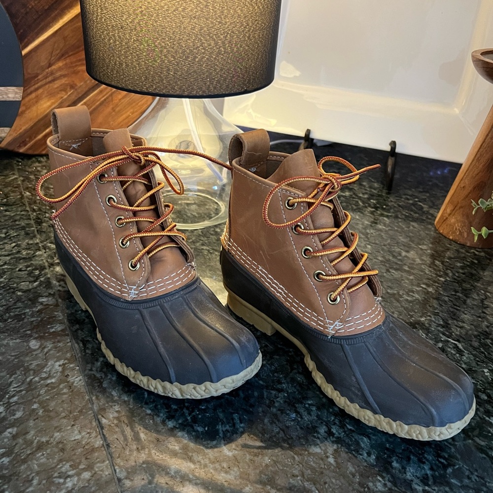 LL Bean Duck Boots Ladies Sz 8 (fit like a 7)